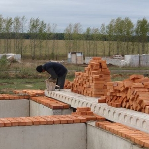 Каменщики в Молодечно. Кладка кирпича и газосиликатных блоков